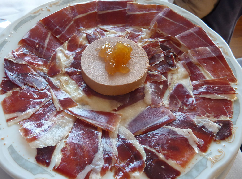 Restaurante A Ciencia Cierta en el Museo de la Ciencia de Valladolid. jamón de Guijuelo Restaurante A Ciencia Cierta en el Museo de la Ciencia de Valladolid. jamón de Guijuelo