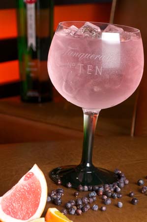 Tanqueray nº Ten nos presenta una nueva e innovadora propuesta para disfrutar de un Gin Tonic de cinco maneras diferentes.  